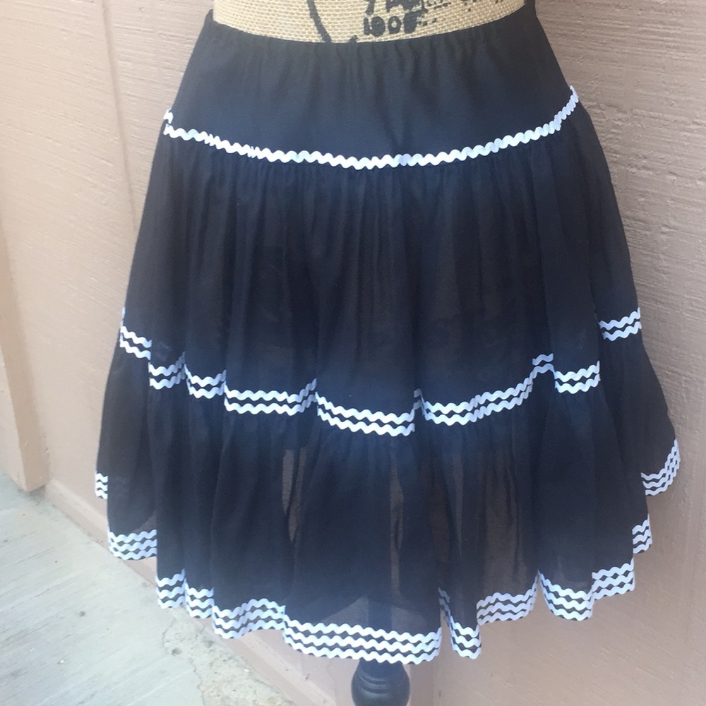 Sz S Viewpoint Brand Black White Swingy Skirt